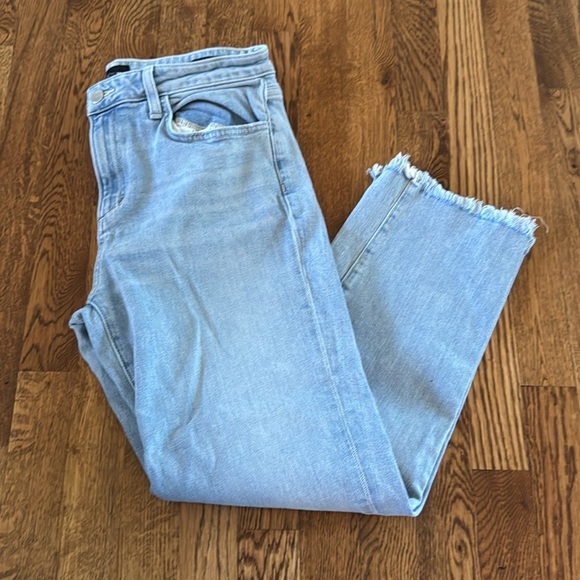 Joe’s Women’s The Scout Mid Rise Slim Tomboy Crop Light Wash Jean Size 29